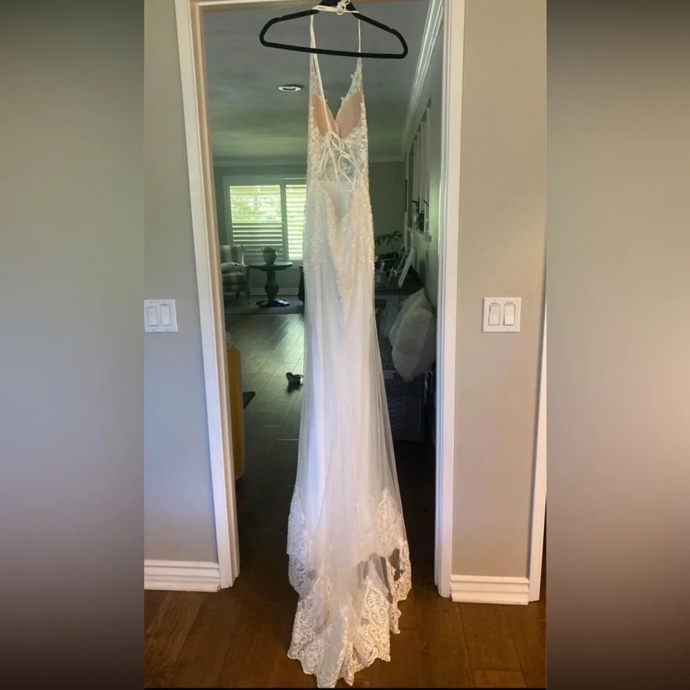 NWOT Never worn wedding dress and veil. Size small. White - Picture 2 of 7